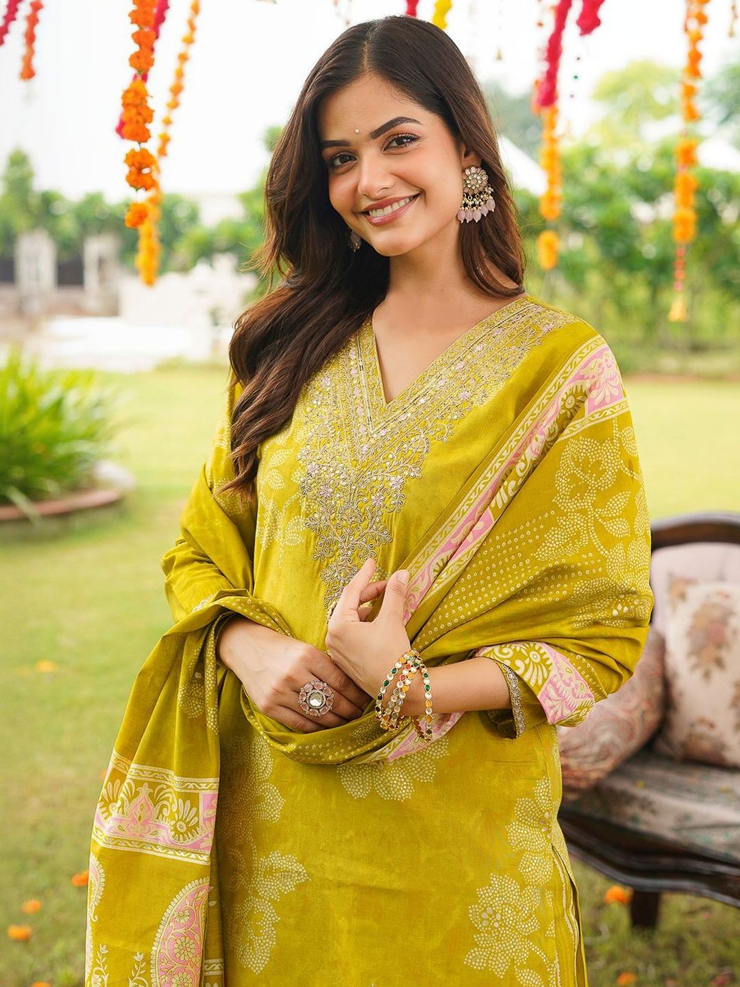 Dhiyona KL Women Floral Printed Regular Kurta with Trousers & With Dupatta