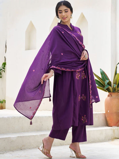 Floral Embroidered Thread Work Pure Cotton Kurta With Trousers & Dupatta
