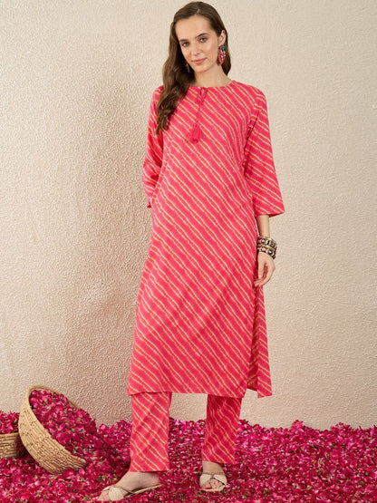 Women Leheriya Printed Regular Kurta with Trousers