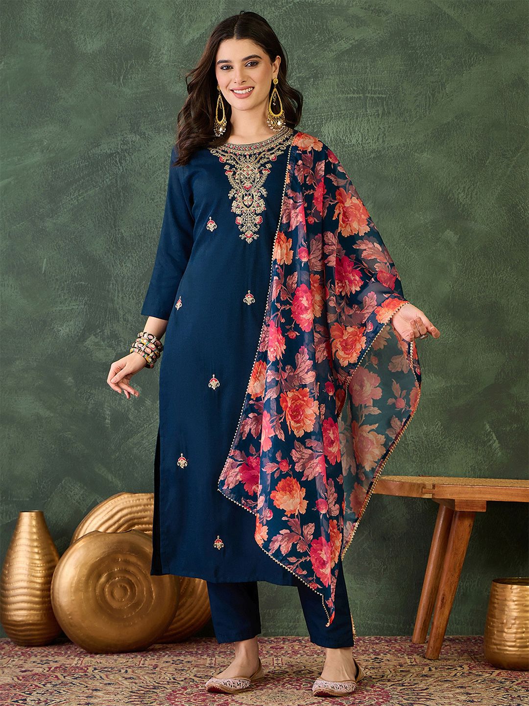 Dhiyona KL Women Floral Embroidered Regular Kurta with Trousers & With Dupatta