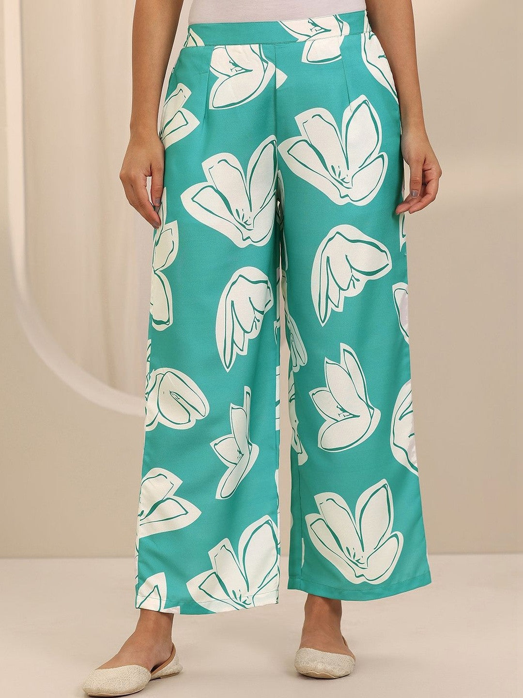 Women Floral Printed Regular Kurta with Trousers