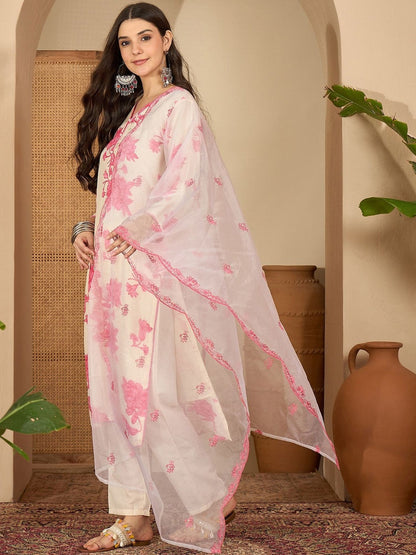 Women Floral Printed Regular Kurta With Trousers & With Dupatta