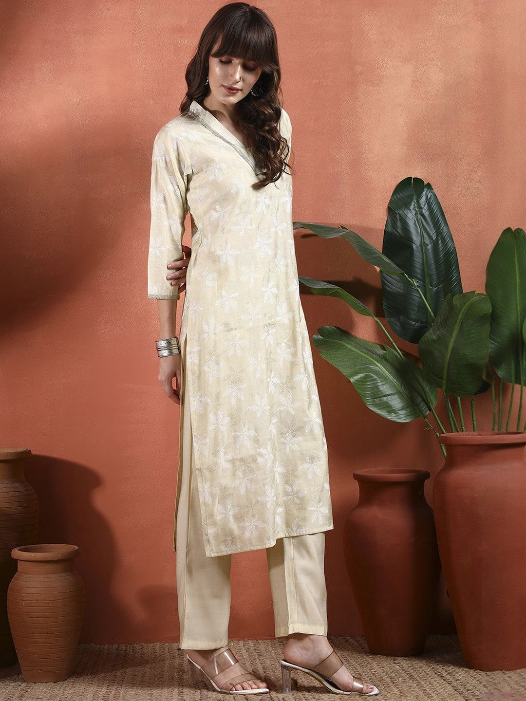 Floral Printed V-Neck Thread Work Straight Kurta With Trousers