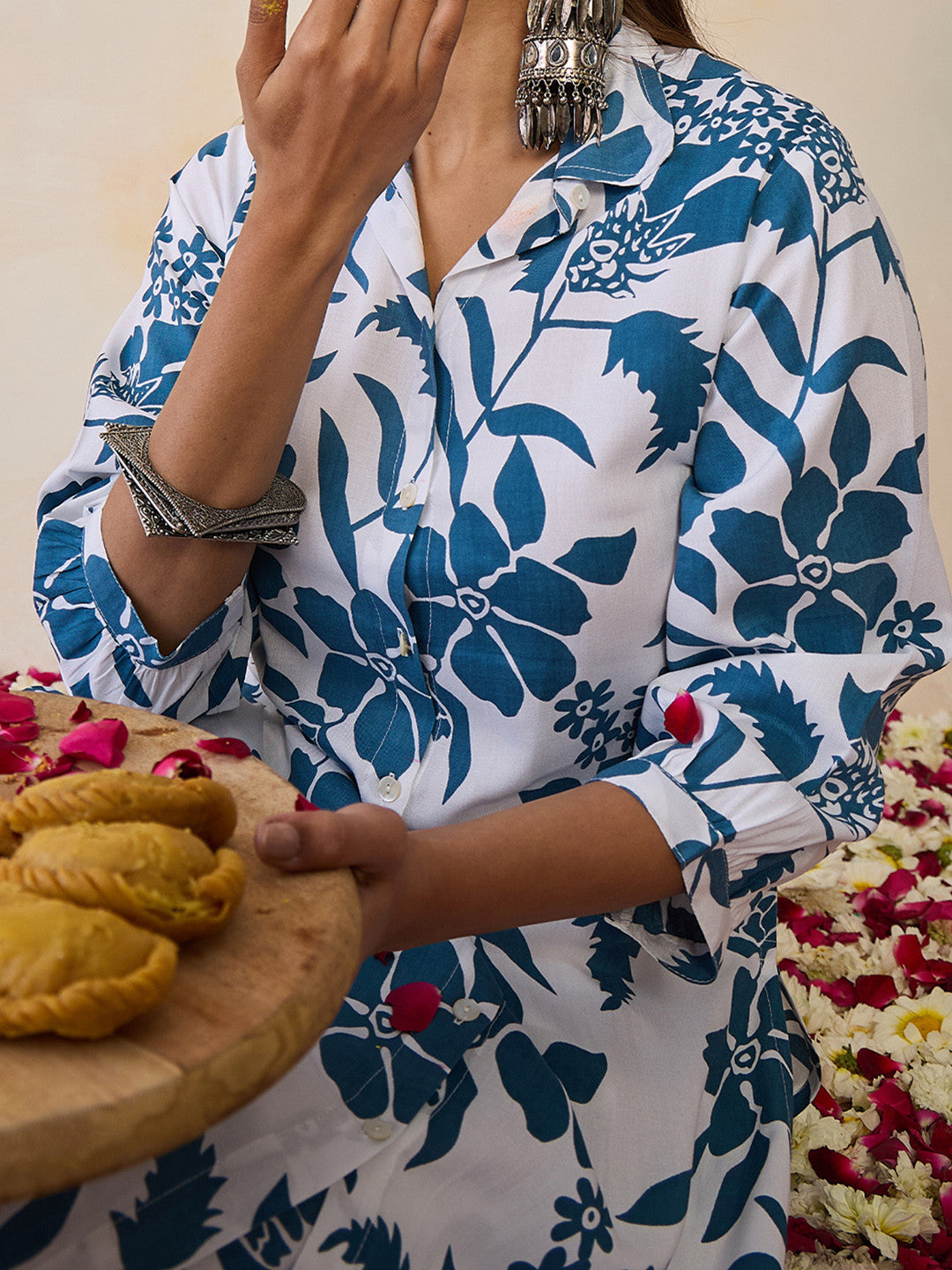 Women Floral Printed Regular Kurta with Trousers