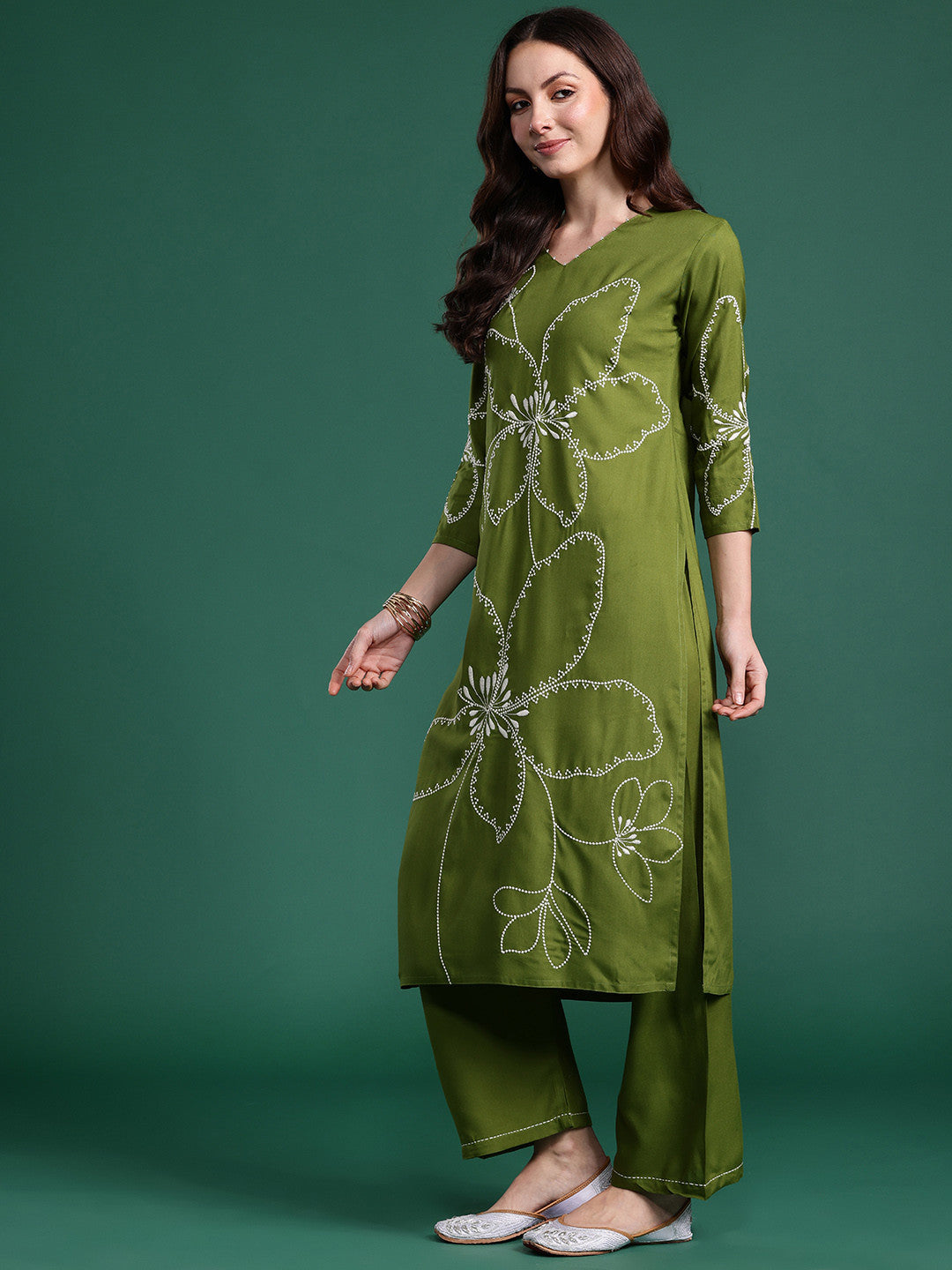 Women Floral Embroidered Thread Work Kurta with Palazzos