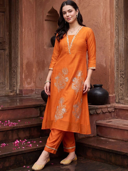 Women Ethnic Motifs Embroidered Regular Thread Work Kurta with Trousers