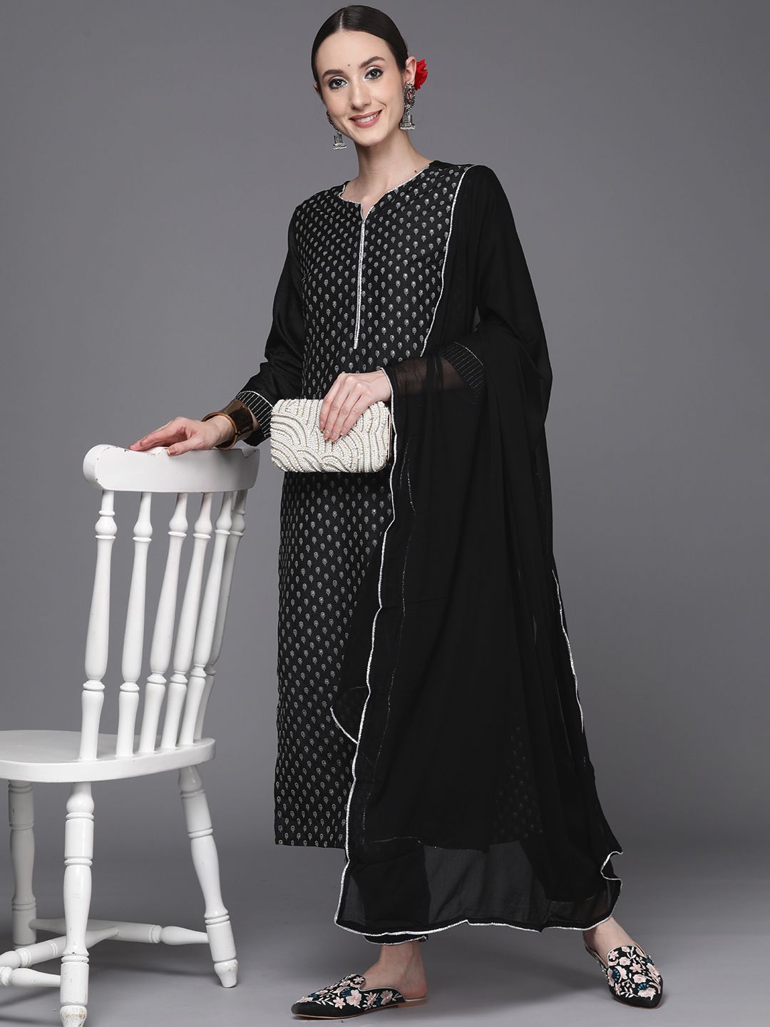 Dhiyona IE Women Black Floral Printed Kurta with Trousers & With Dupatta