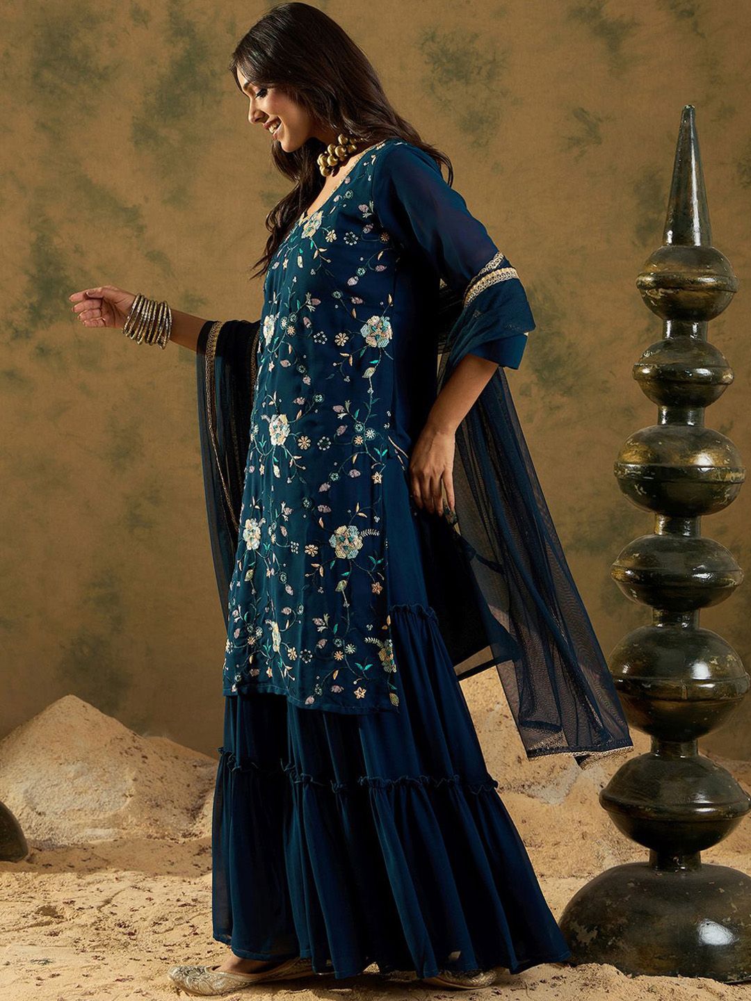 Dhiyona IE Floral Embroidered Thread Work Regular Sleeves V-Neck Georgette Kurta Set