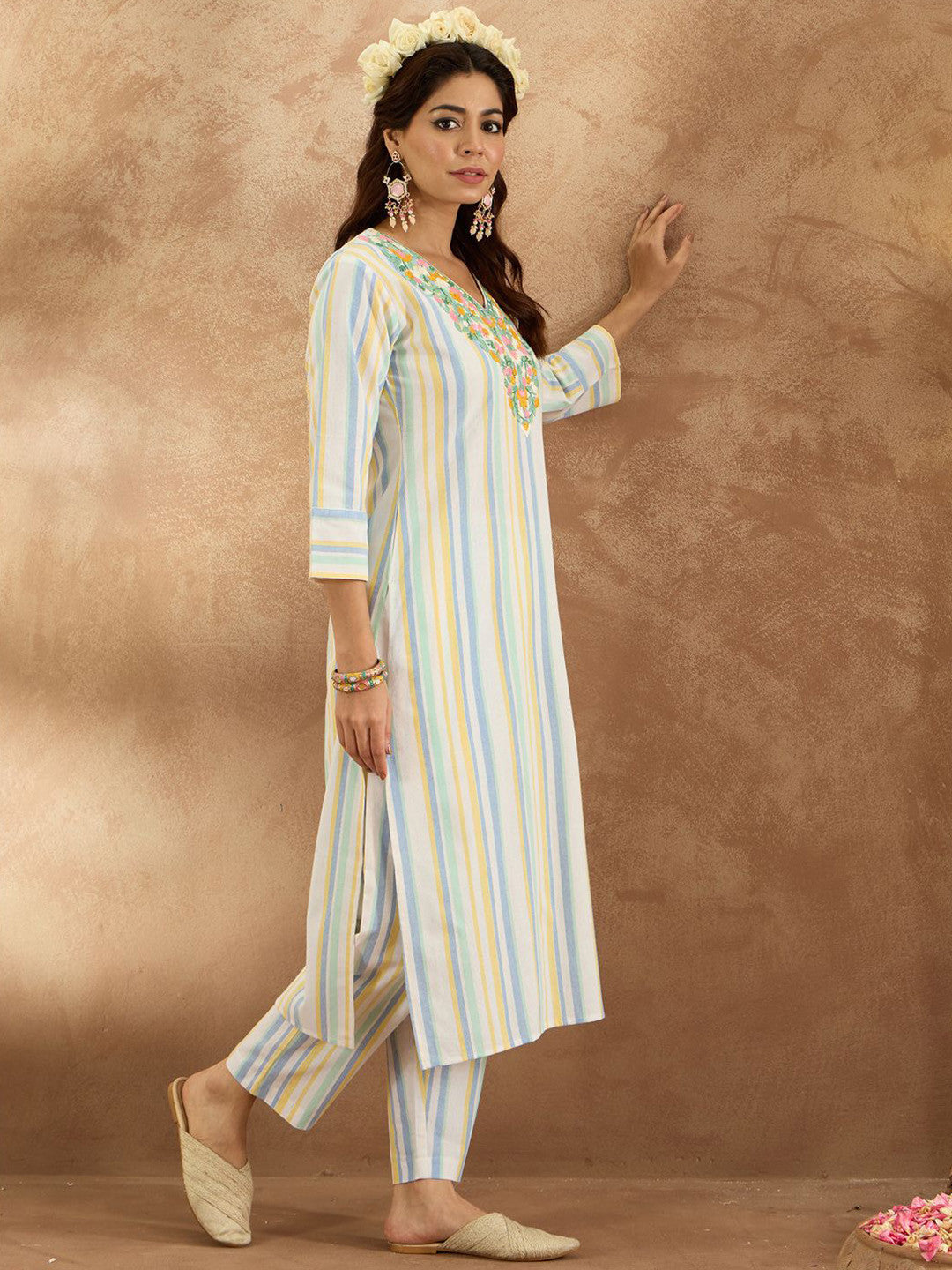 Women Floral Embroidered Regular Thread Work Pure Cotton Kurta with Trousers