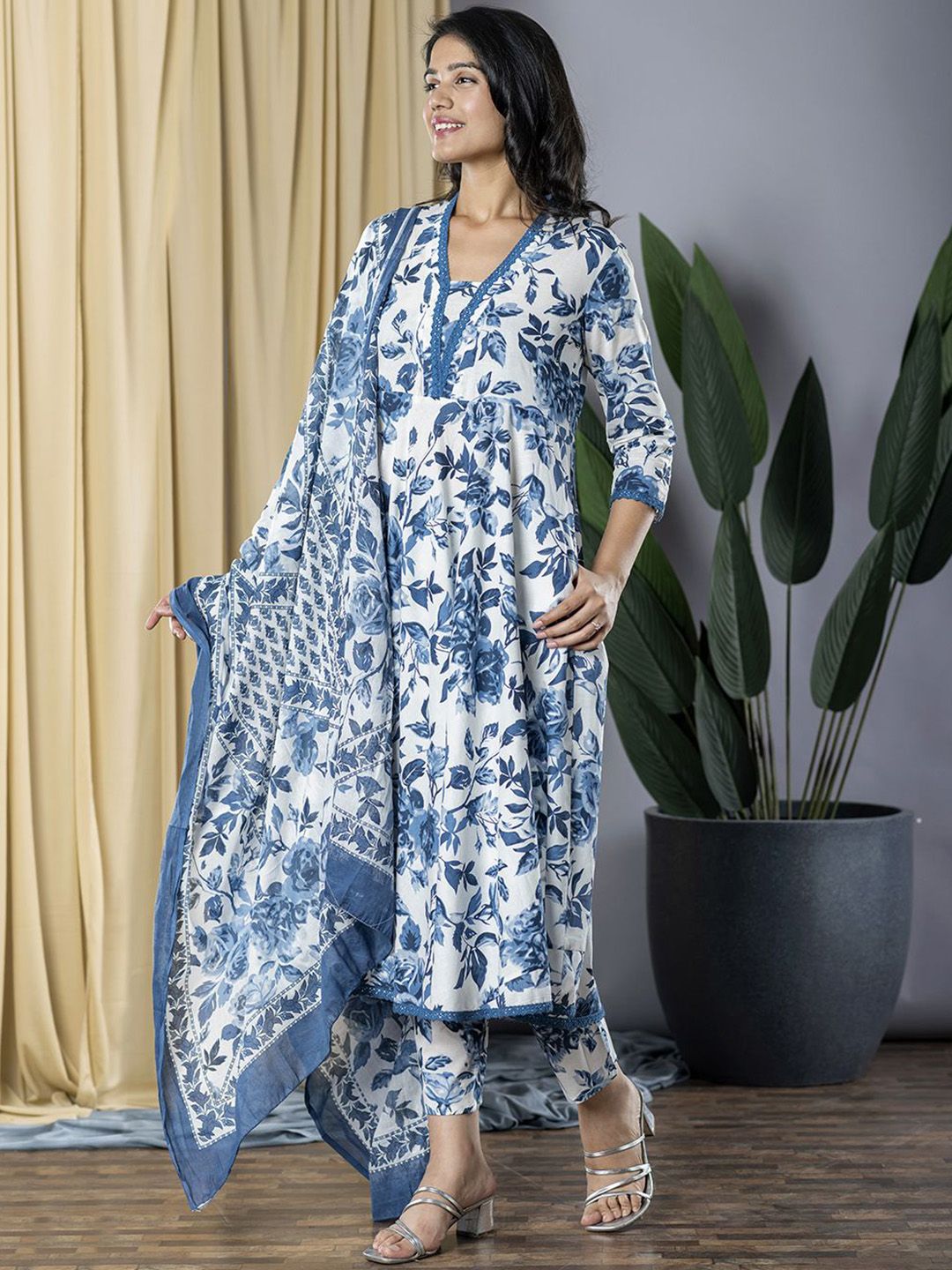 Dhiyona KL Women Floral Printed Regular Pure Cotton Kurta with Trousers & With Dupatta