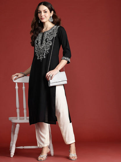Dhiyona IE Women Paisley Embroidered Thread Work Kurta