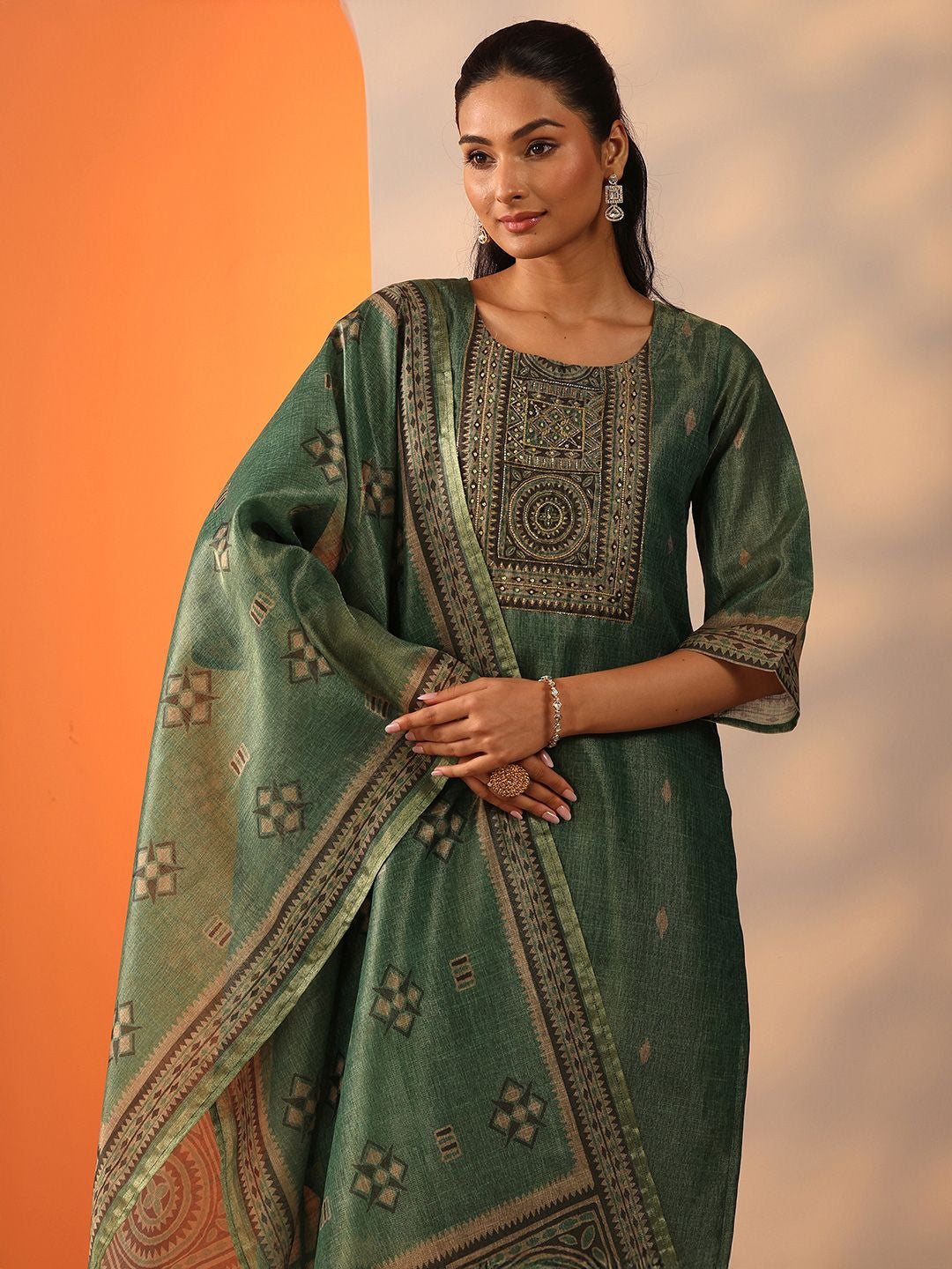 Geometric Printed Straight Kurta With Trousers And Dupatta