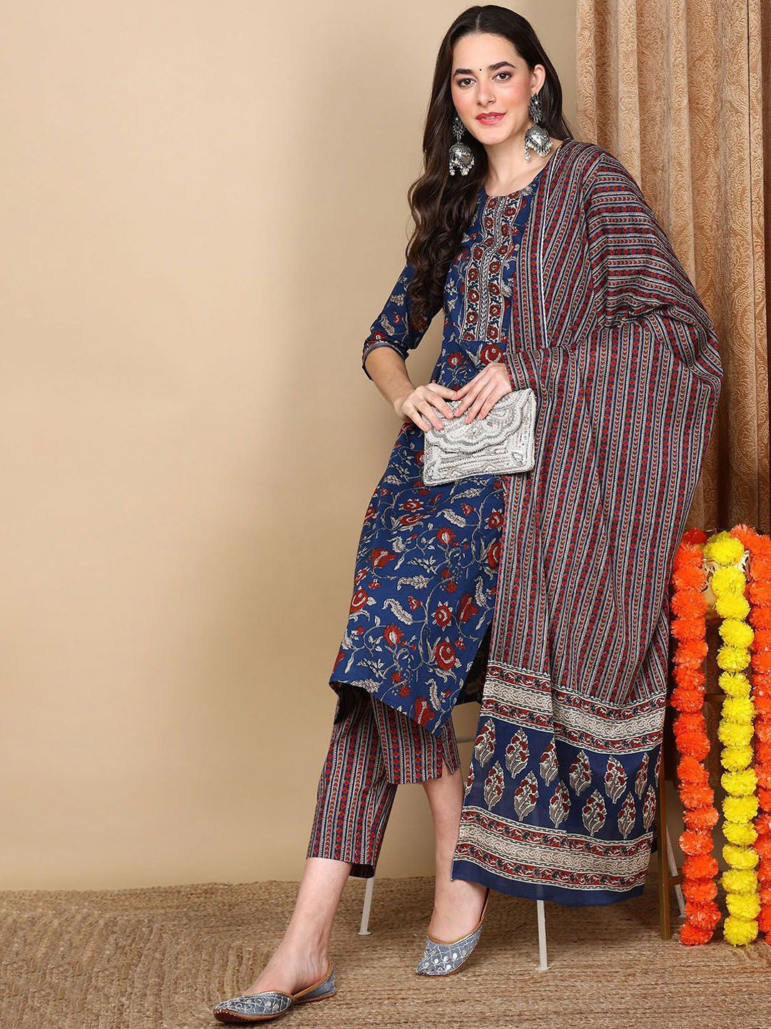 Dhiyona KL Floral Printed Straight Kurta with Trousers & Dupatta