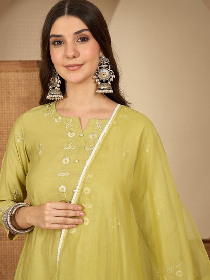 Women Embroidered Thread Work Kurta with Trousers & With Dupatta