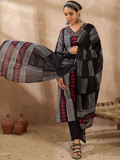 Women Printed Regular Thread Work Pure Cotton Kurta with Trousers & With Dupatta