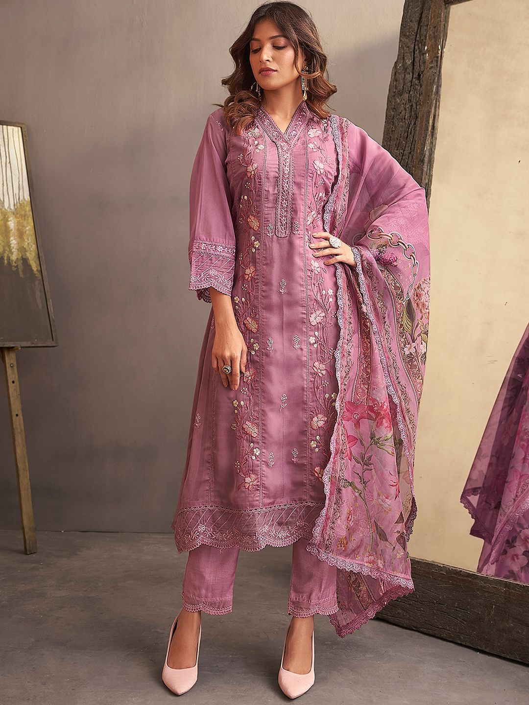 Dhiyona IE Floral Embroidered Regular Thread Work Kurta With Trousers & Dupatta