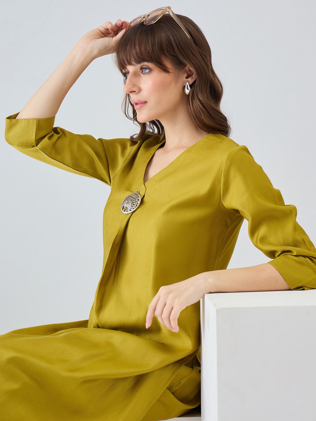 Dhiyona IE Women Regular Liva Kurta with Trousers