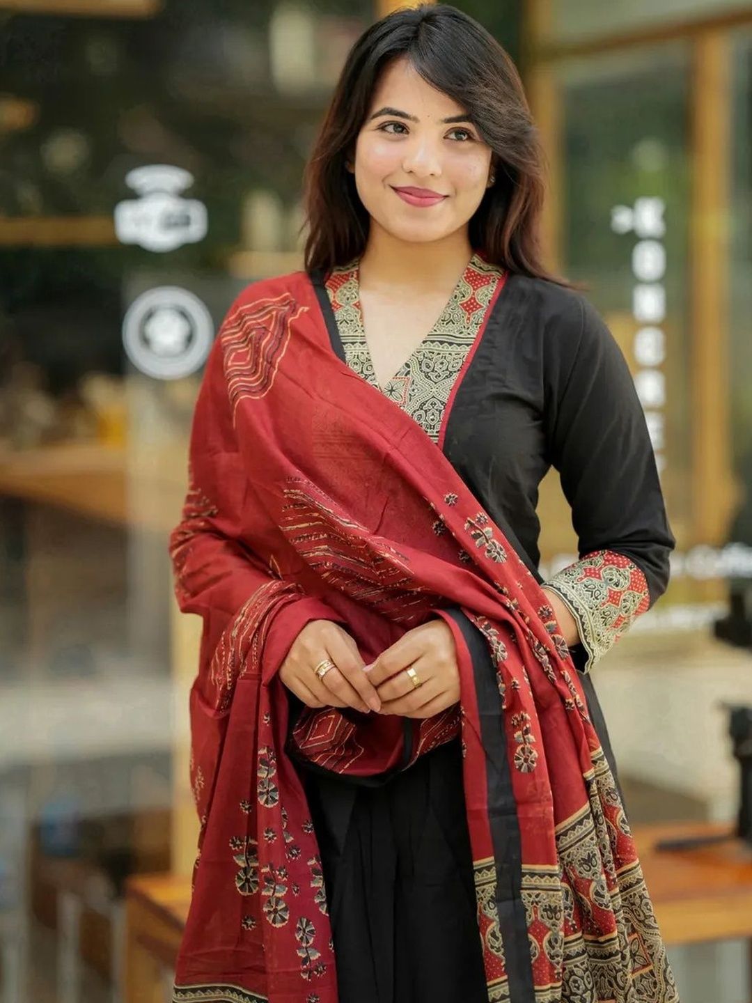 Dhiyona KL Women Ethnic Motifs Embroidered Regular Kurta & Palazzos With Dupatta