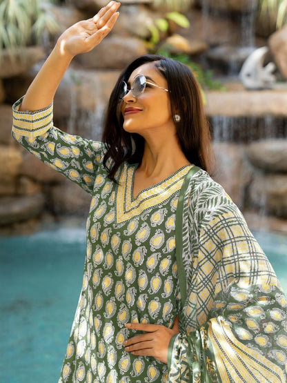 Dhiyona KL Women Green Pure Cotton Kurta Sets