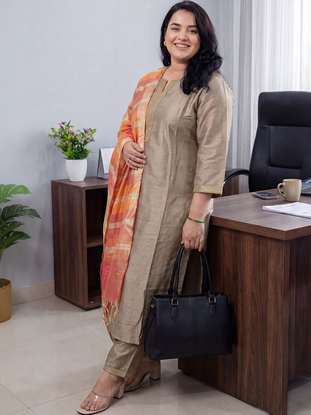 Women Regular Thread Work Kurta with Trousers & With Dupatta