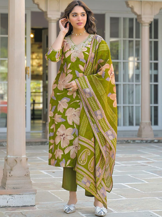 Dhiyona KL Women Floral Printed Regular Sequinned Kurta with Trousers & With Dupatta