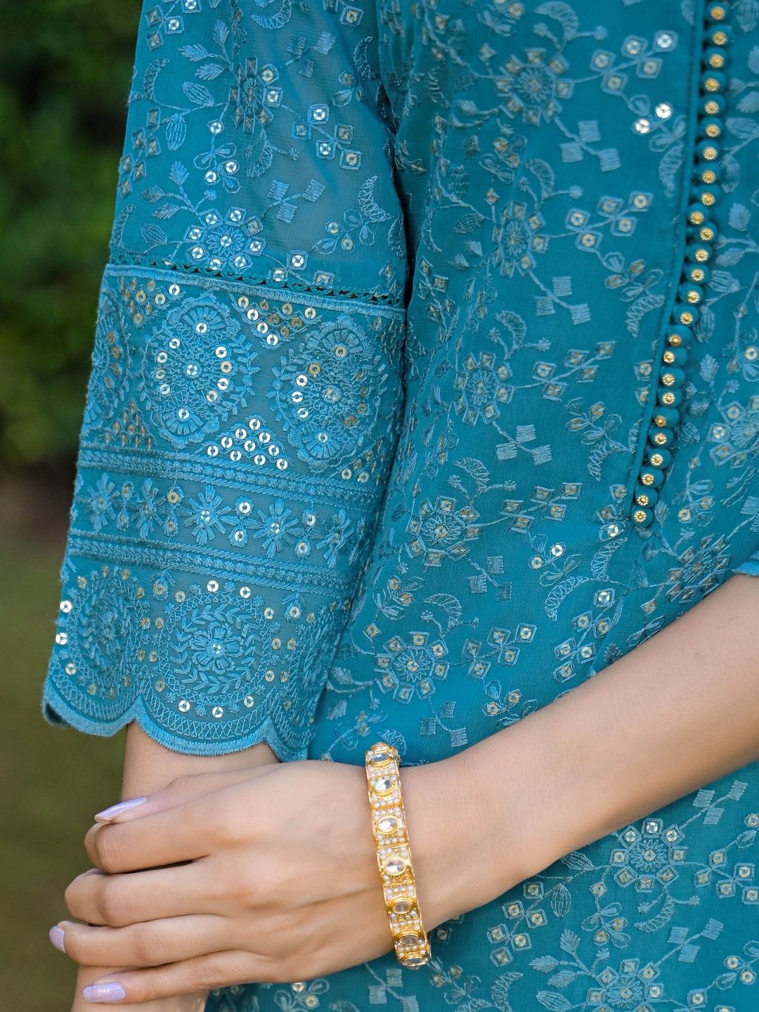 Dhiyona HOP Floral Motifs Embroidered Scalloped Short Kurta & Sharara With Dupatta
