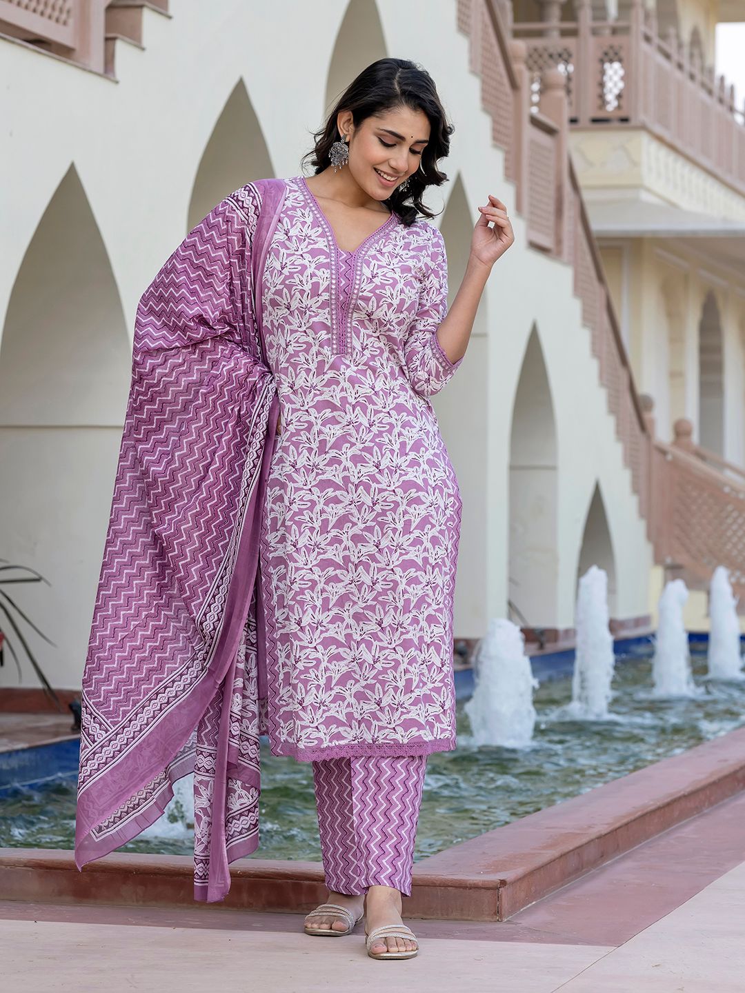 Dhiyona KL Women Floral Printed Regular Pure Cotton Kurta with Trousers & With Dupatta