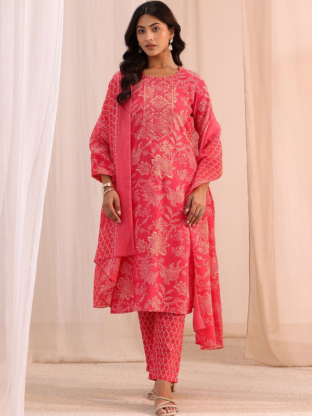 Women Floral Printed Regular Kurta with Trousers & With Dupatta