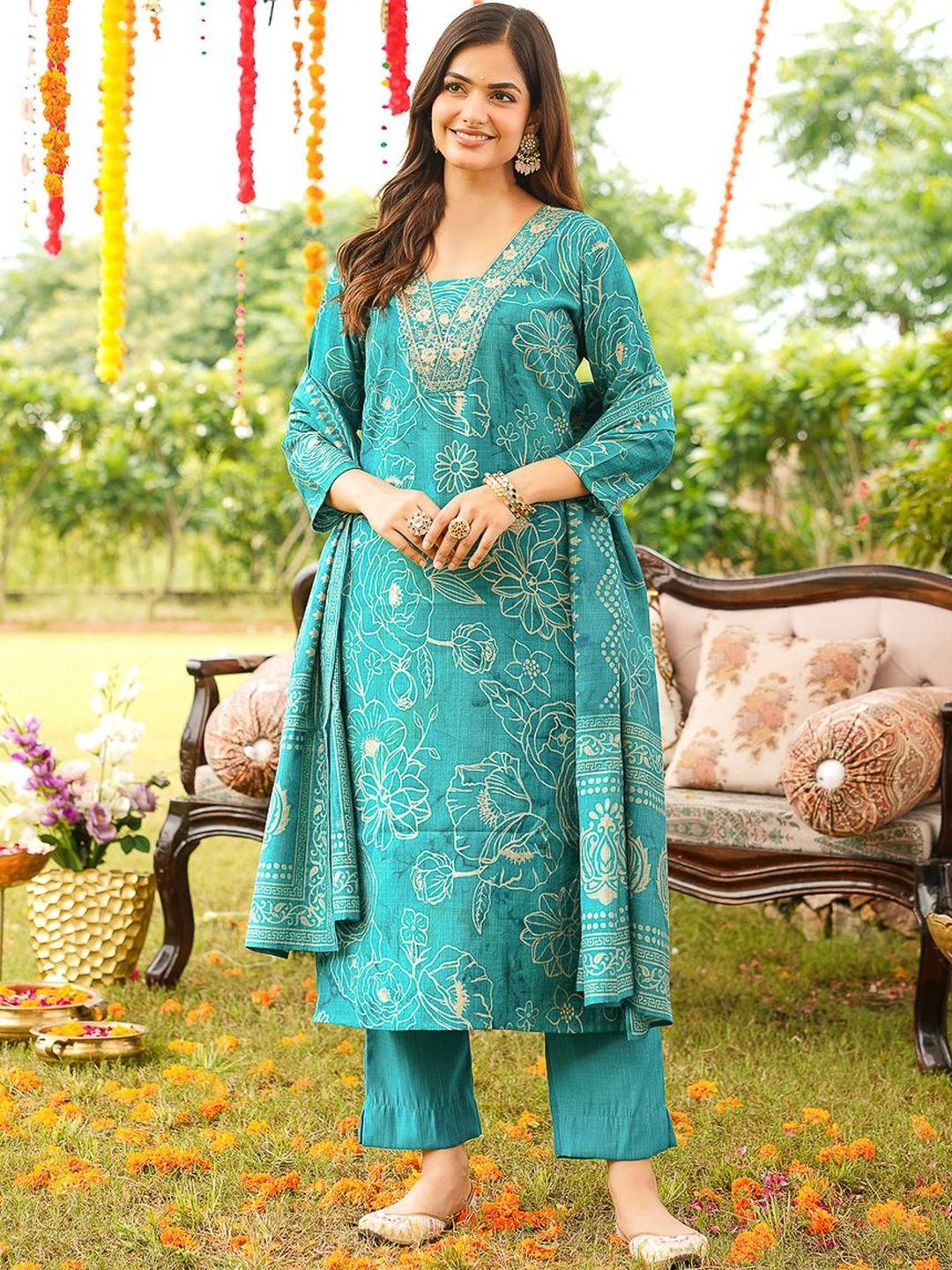 Dhiyona KL Floral Printed Thread Work V Neck Kurta with Trousers & Dupatta