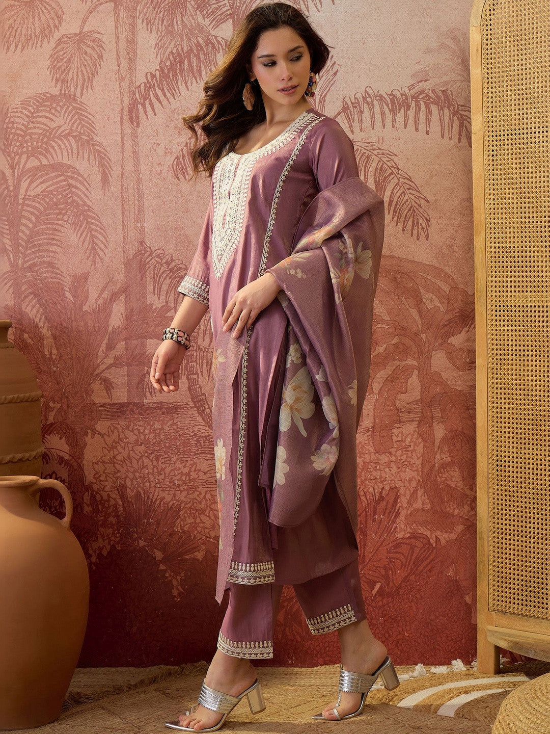 Dhiyona SN Embroidered Round Neck Kurta & Trousers Kurta Set