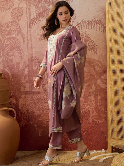 Embroidered Round Neck Kurta & Trousers Kurta Set