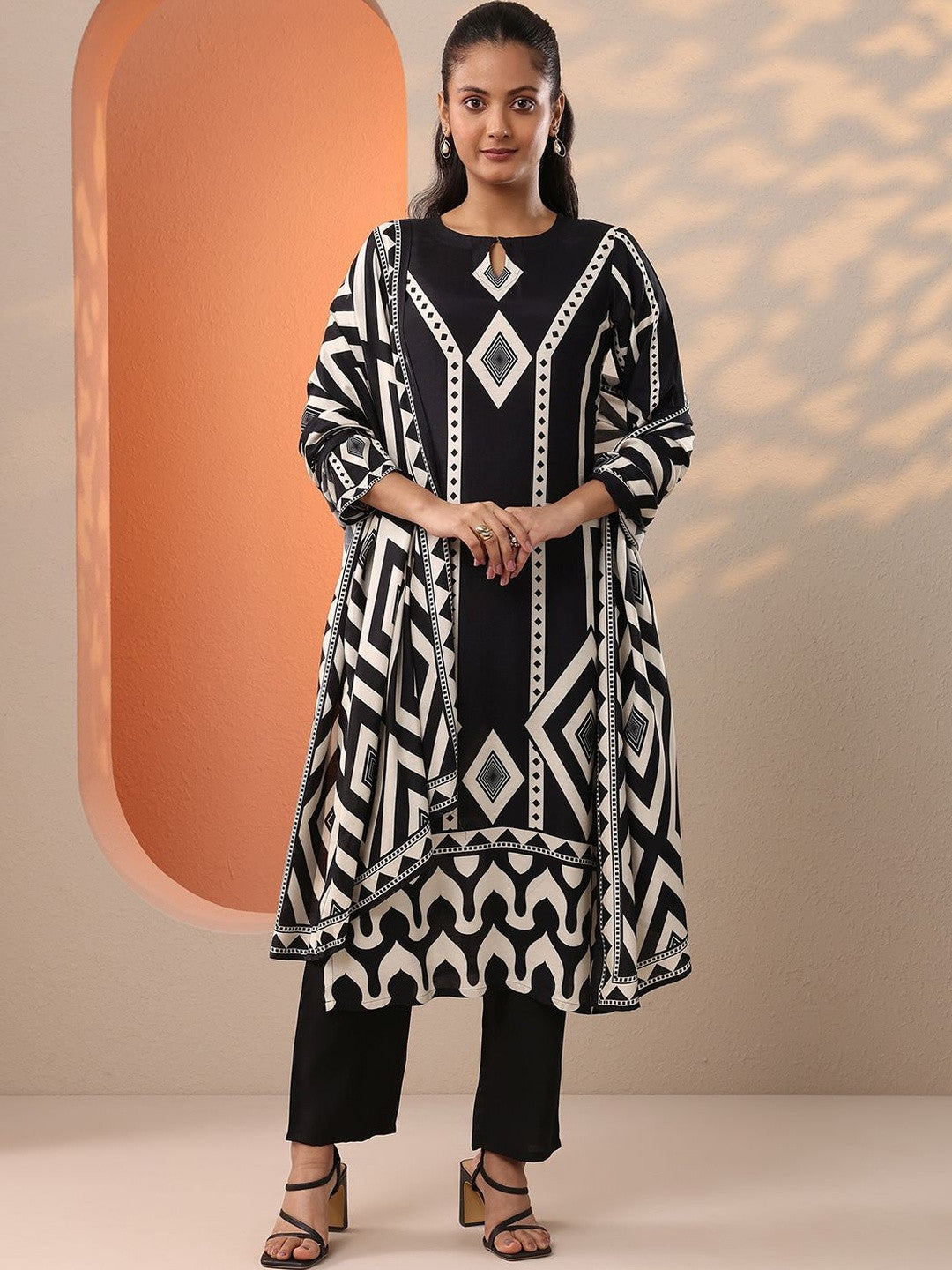 Women Printed Regular Kurta with Trousers & With Dupatta