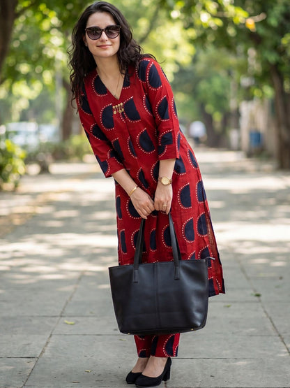Women Printed Regular Kurta with Trousers