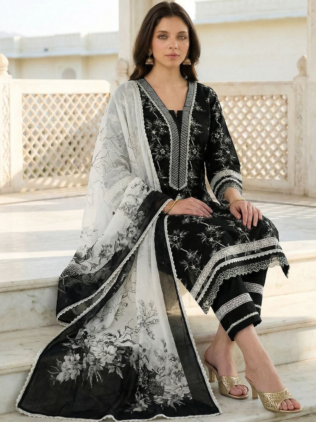 Women Floral Actual Embroidery Regular Thread Work Pure Cotton Kurta Set