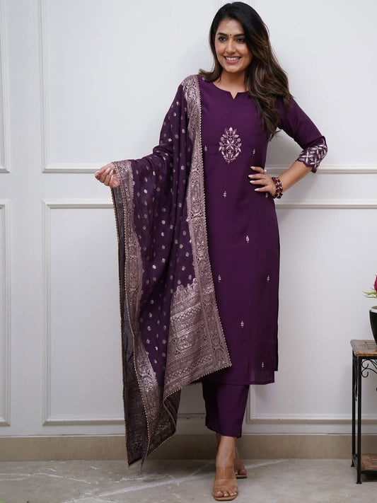Dhiyona KL Women Embroidered Chanderi Silk Kurta Sets With Dupatta