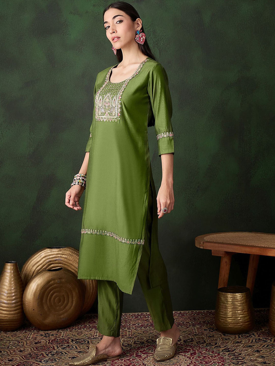 Ethnic Motifs Yoke Design Sequinned Straight Kurta With Trouser