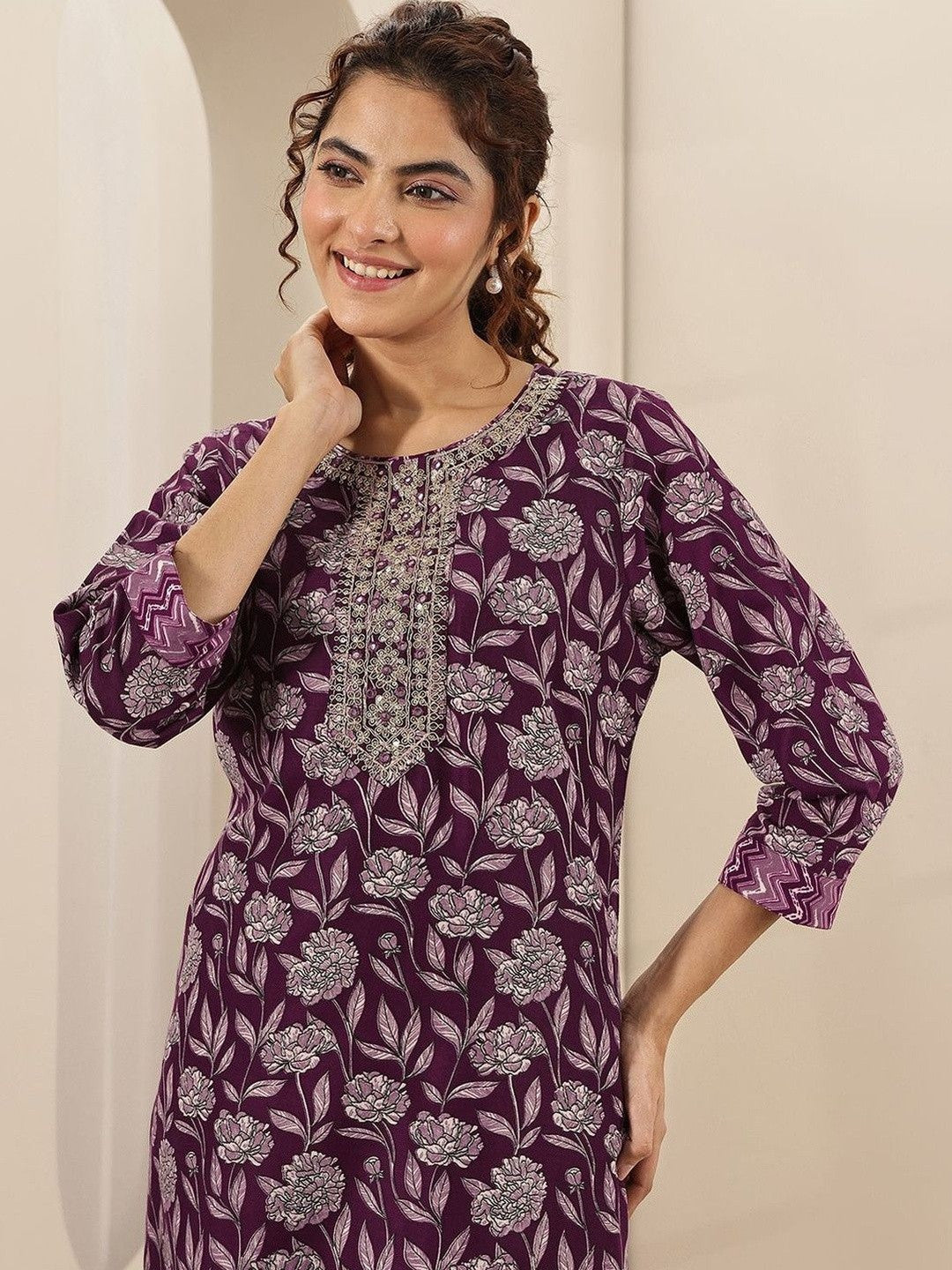 Women Floral Printed Regular Thread Work Kurta with Trousers & With Dupatta