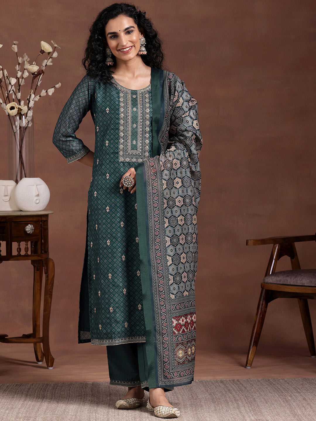 Women Printed Regular Thread Work Kurta with Trousers & With Dupatta