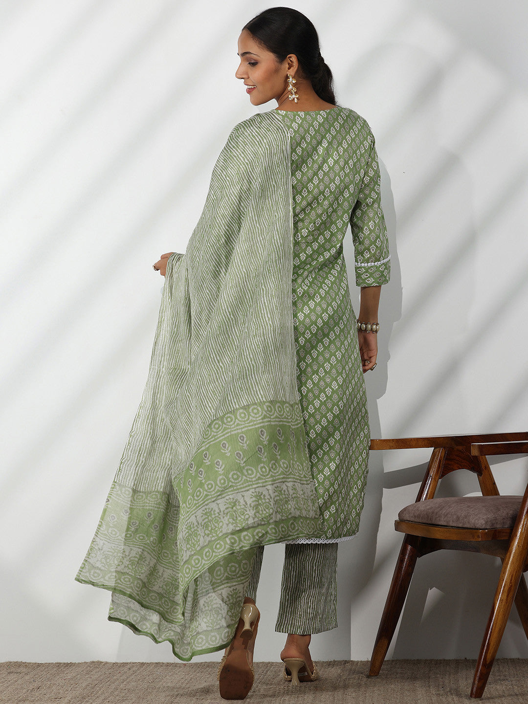 Floral Printed Thread Work Pure Cotton Kurta With Trousers & Dupatta