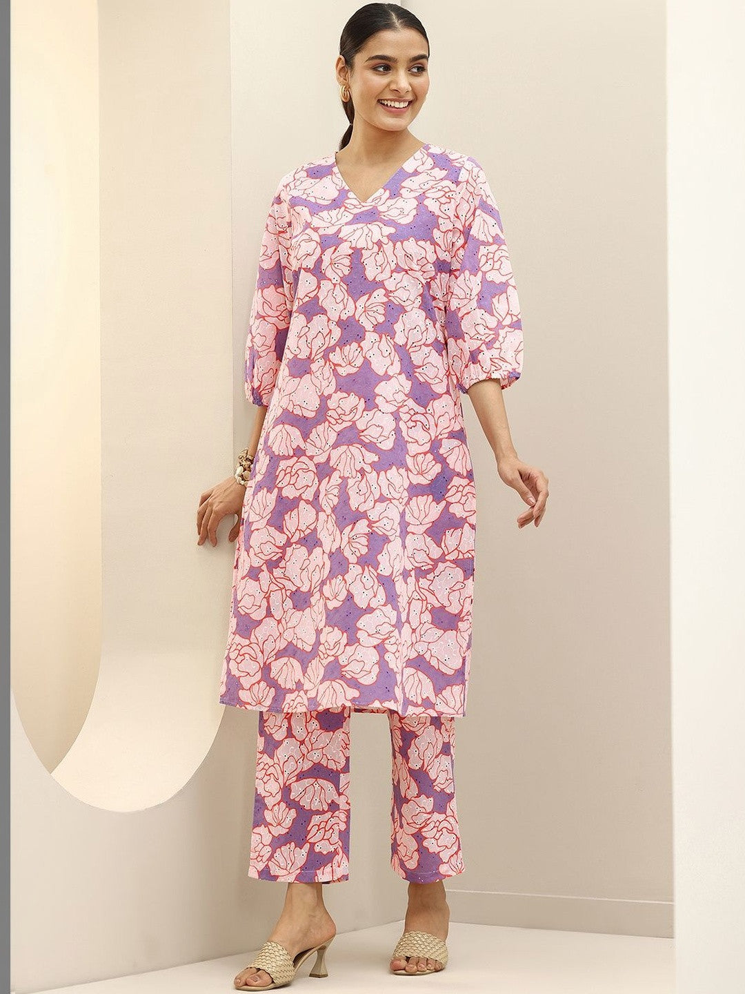 Women Floral Printed Regular Kurta with Trousers