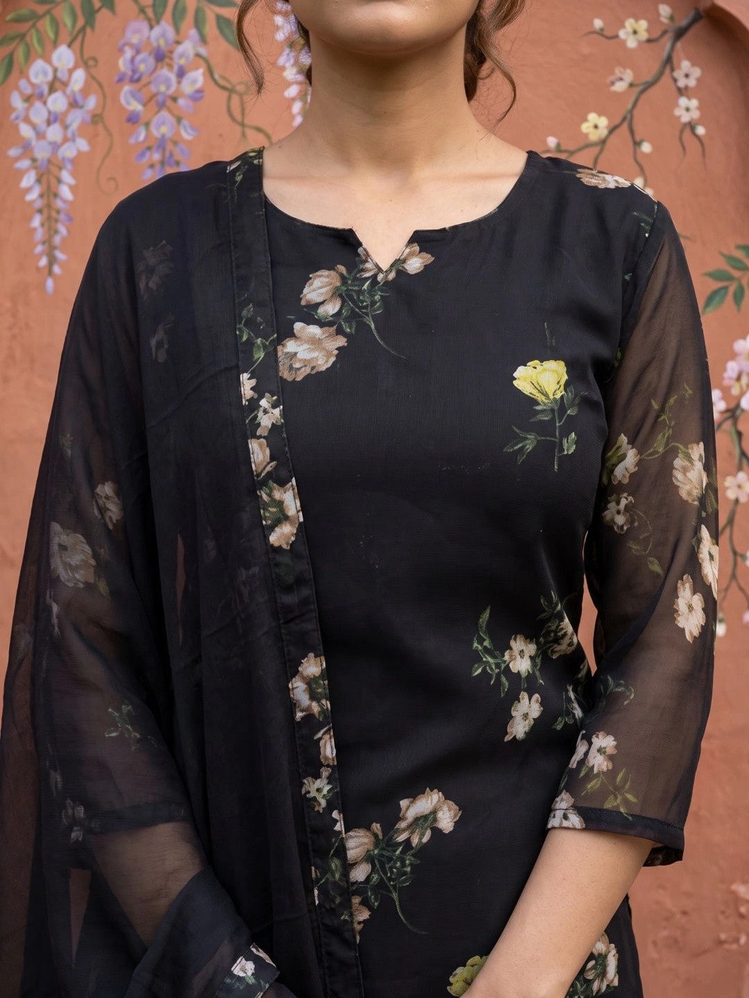 Women Floral Printed Regular Kurta with Trousers & With Dupatta