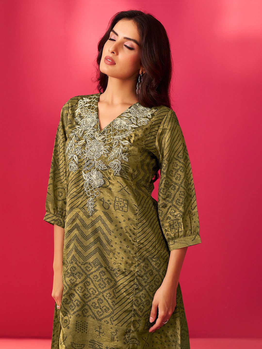 Dhiyona IE Women Ethnic Motifs Printed Straight Thread Work Kurta with Trousers