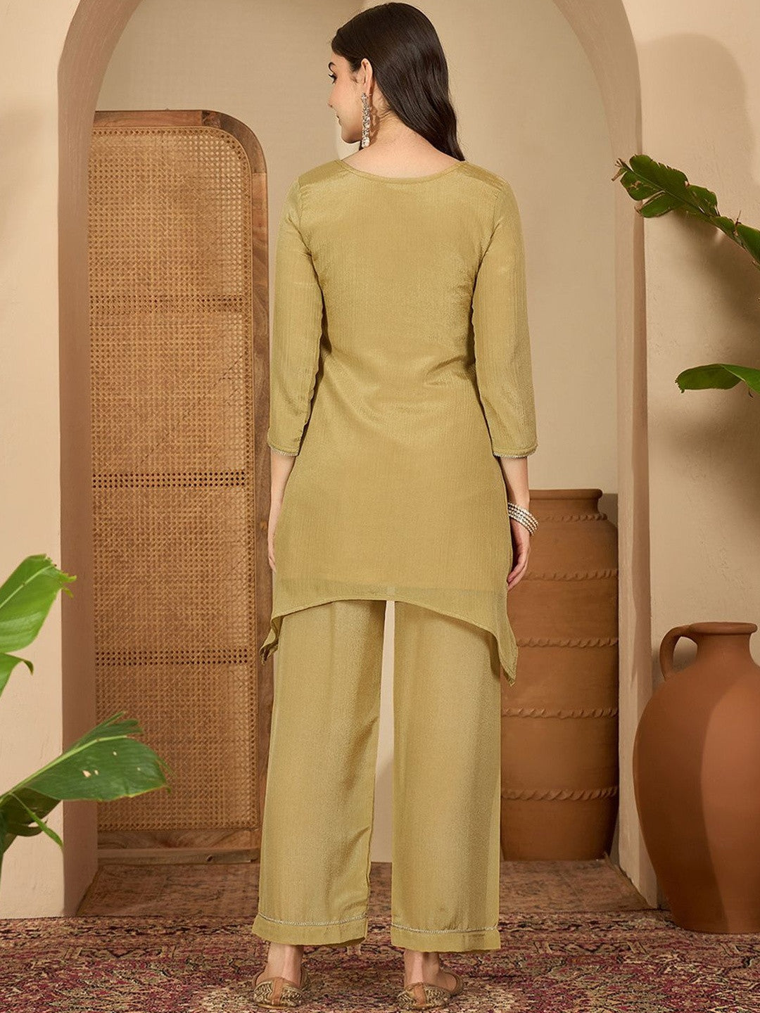 Ethnic Motifs Embroidered Thread Work A-Line Kurta with Trouser