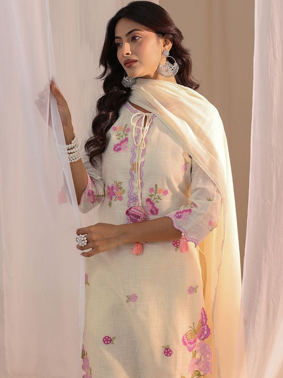Women Floral Embroidered Regular Thread Work Kurta with Trousers & With Dupatta