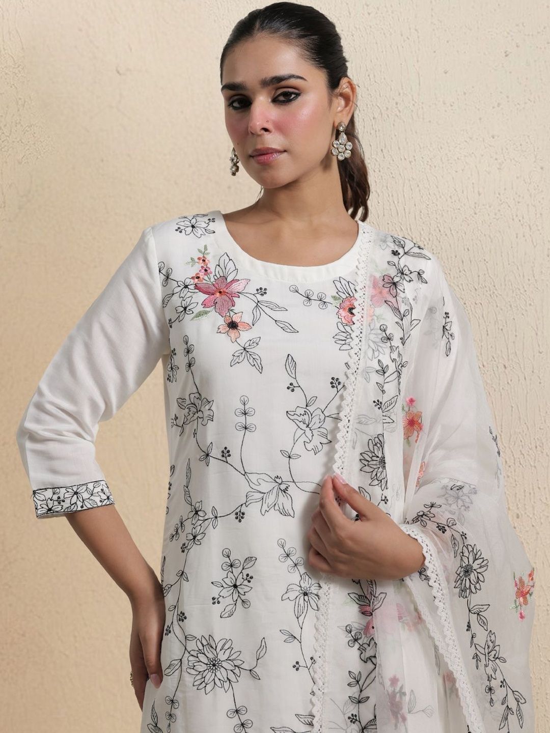 Dhiyona IE Women Floral Printed Regular Kurta with Trousers & With Dupatta
