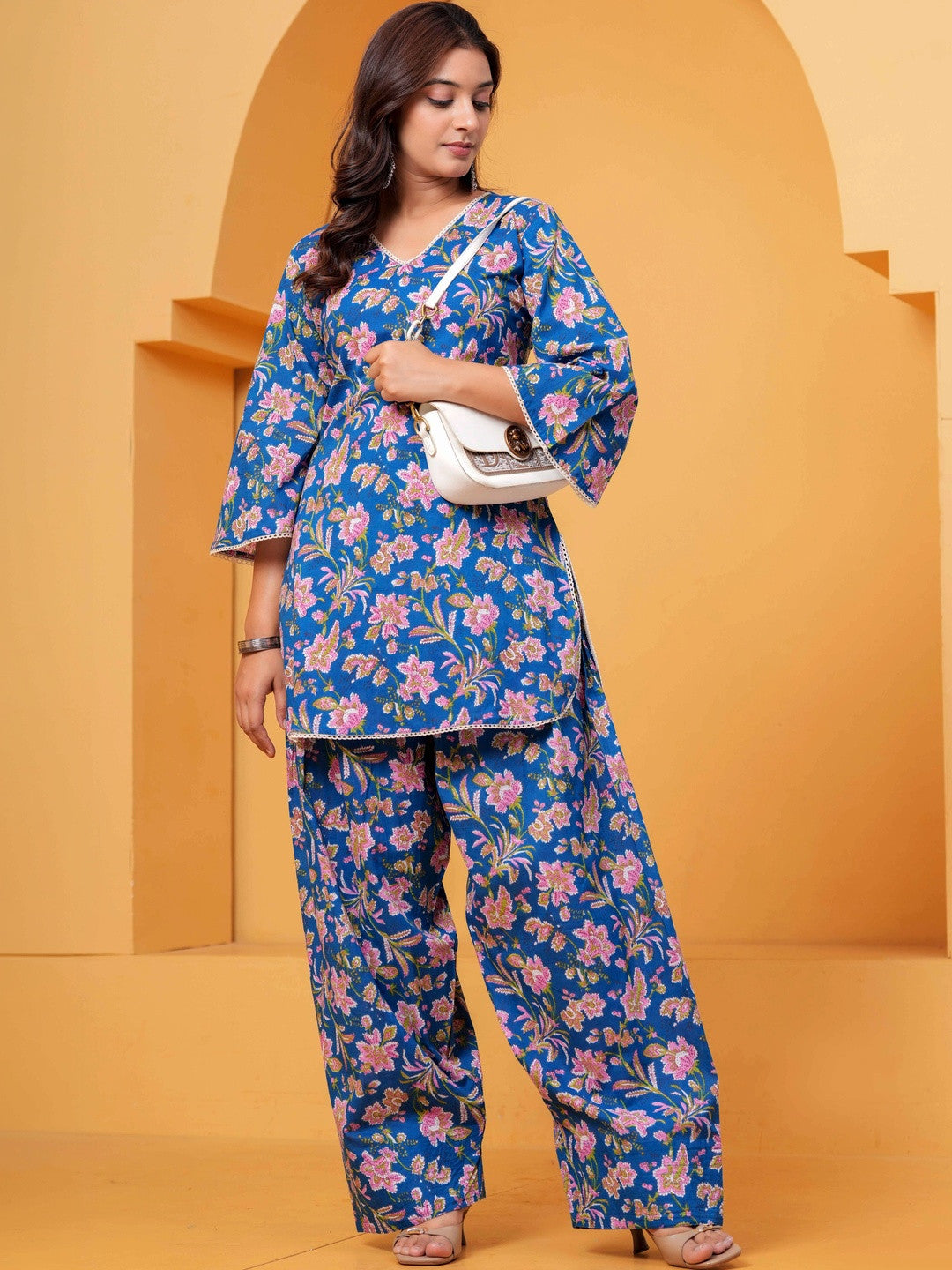 Women Floral Printed Regular Pure Cotton Kurta with Patiala