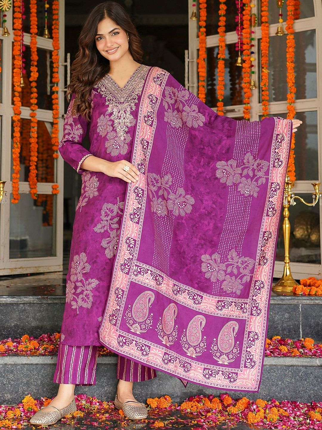 Dhiyona KL Ethnic Motifs Printed Straight Thread Work Kurta With Trouser & Dupatta