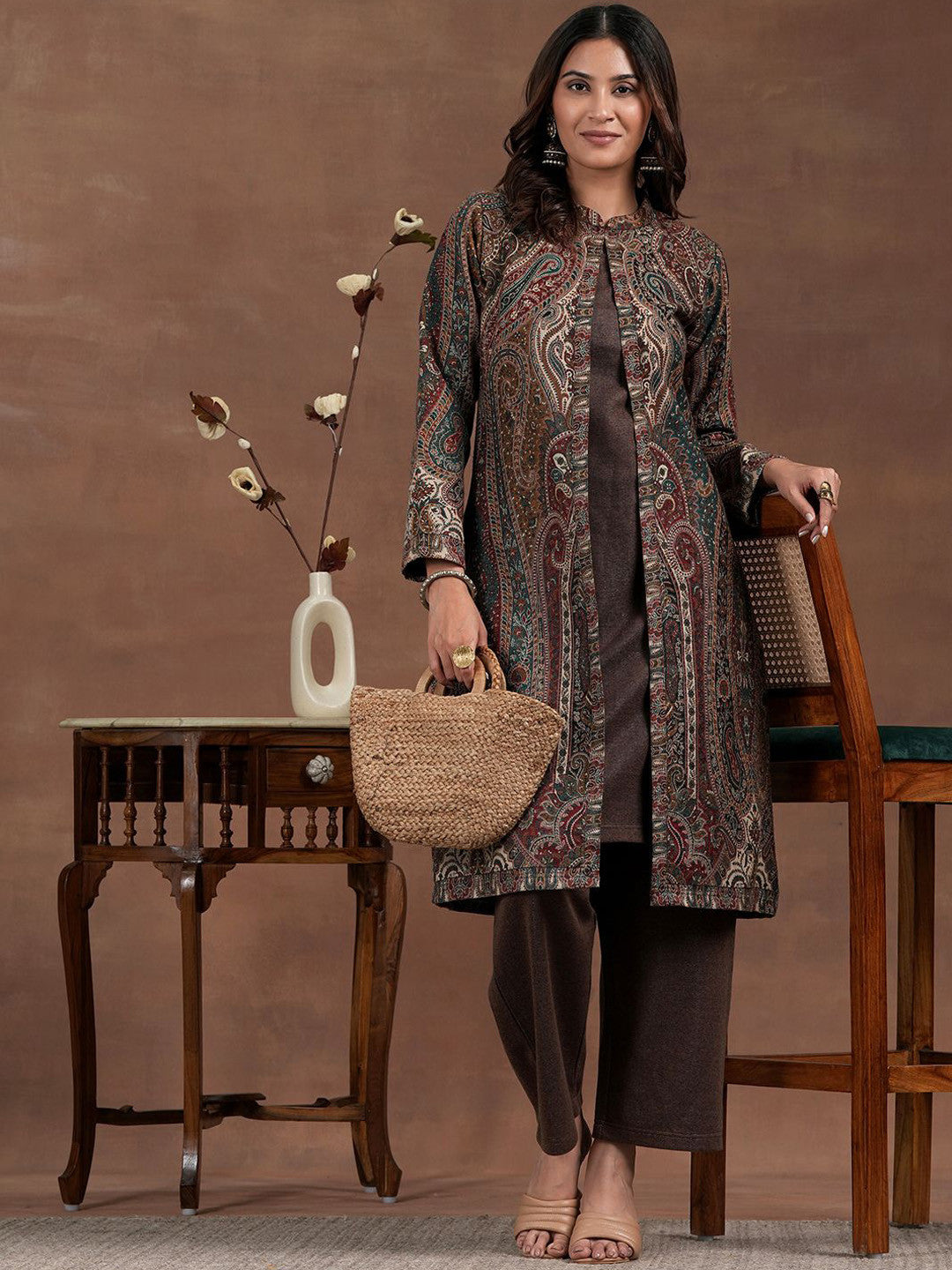 Women Paisley Printed Regular Thread Work Kurta with Trousers