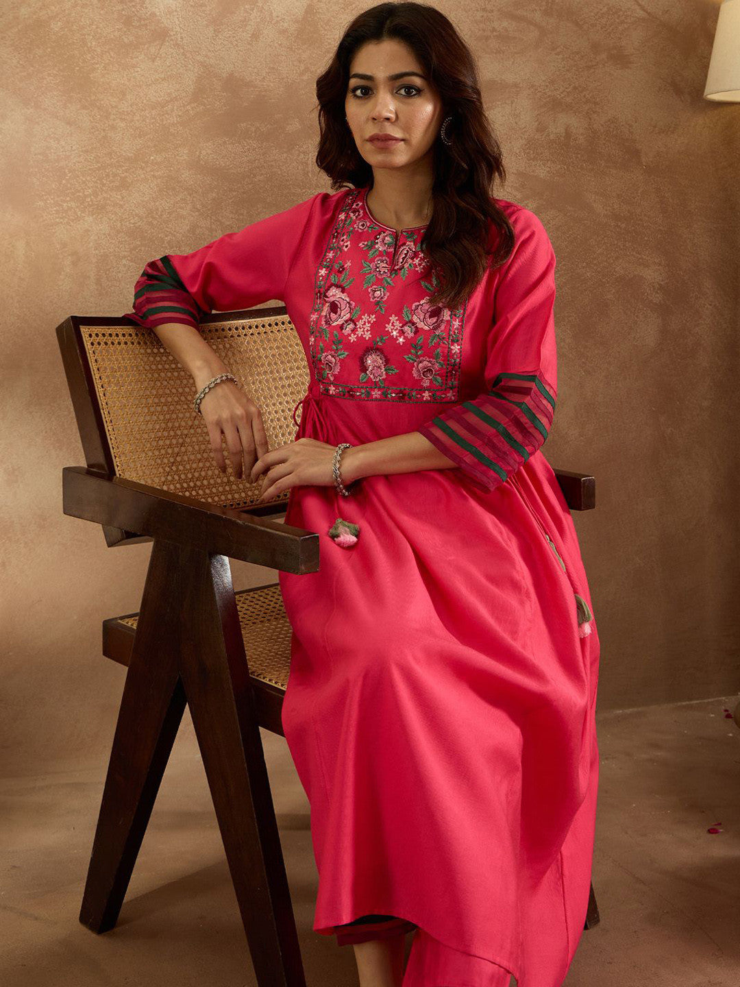 Women Floral Embroidered Empire Thread Work Liva Kurta with Trousers
