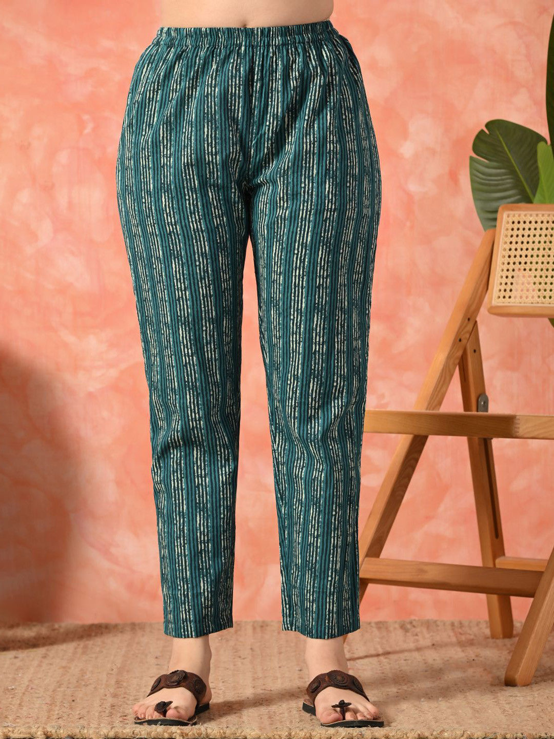 Women Floral Printed Pure Cotton Kurta With Trousers Set
